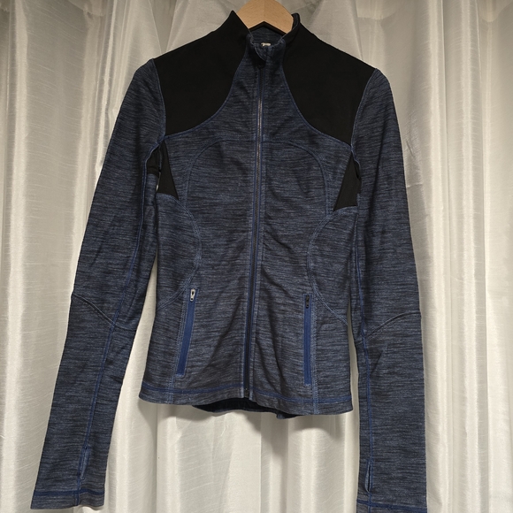 Size 4. Lululemon Forme Jacket in the colorway Slub Denim Limitless Blue/Black - Picture 3 of 4